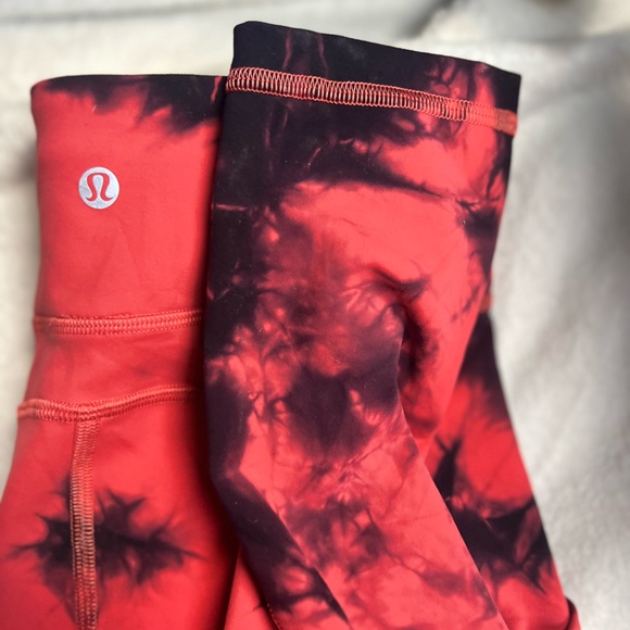 Lululemon Cropped Leggings in black and red tie dye with pockets Size 4 Like new - Picture 7 of 9